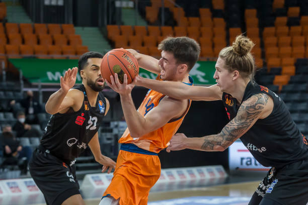 队首回合1 队首回合1