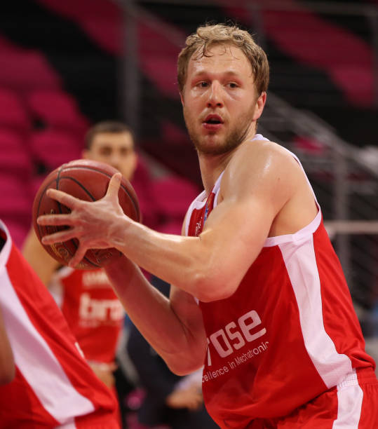 局限于比赛 局限于比赛