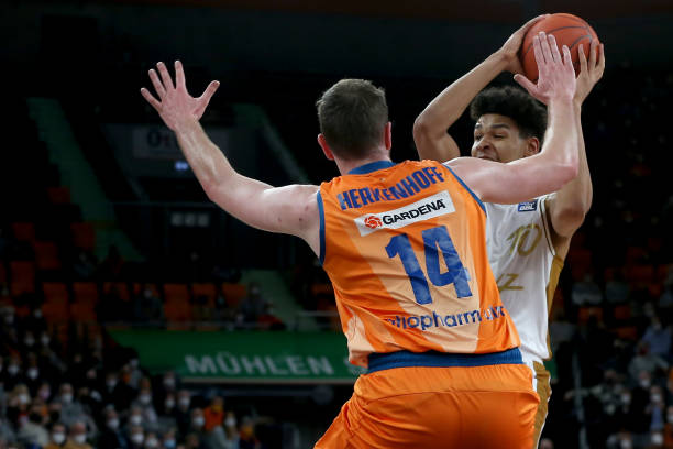 内人士的关 内人士的关