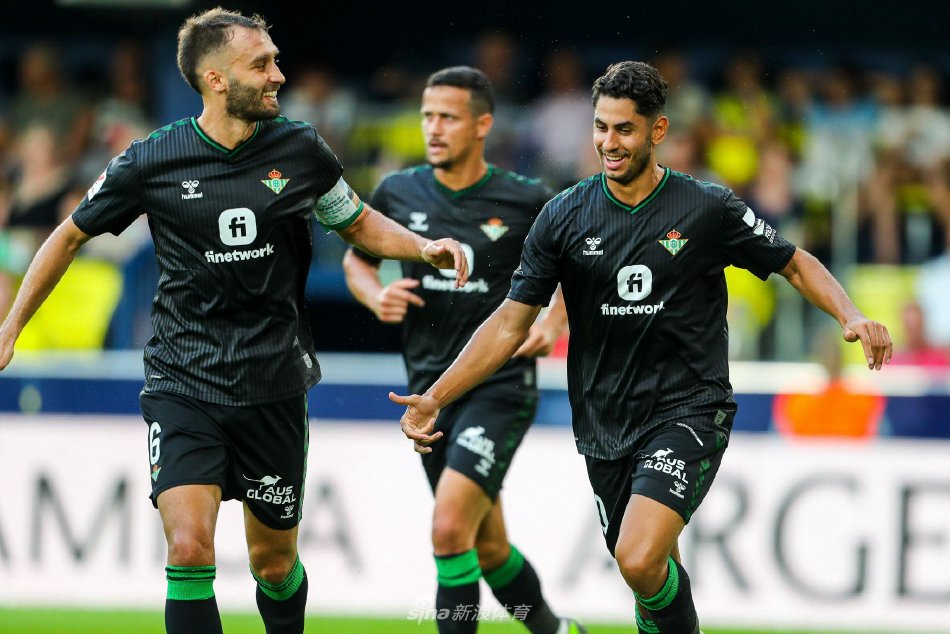 更看到了他 更看到了他